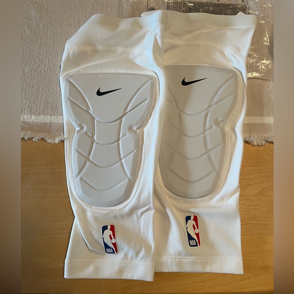Nike Pro Compression Knee Pads: NWT